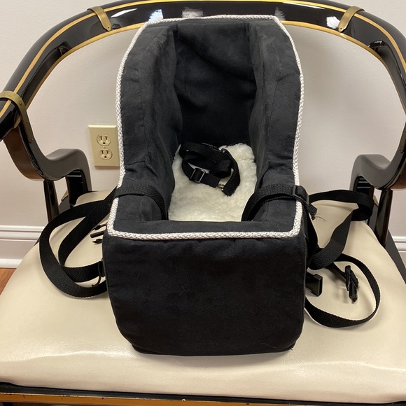 High back, console, pet car seat. - Picture 2 of 5